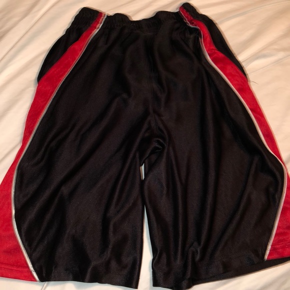 NBA boys basketball shorts 10/12 - Picture 3 of 3